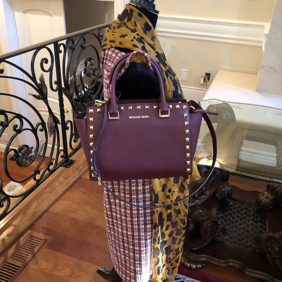 Authentic Michael Kors studded medium Selma handba - Picture 3 of 8